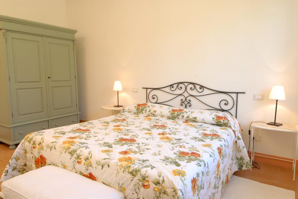 Agriturismo Tenuta Conti Faina Fratta Todina Szoba fotó